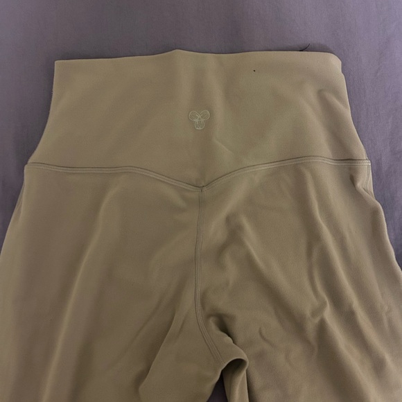 Aritzia BUTTER Cheeky Hi-Rise Flare Legging - Picture 9 of 12